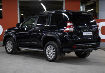 Подержанный автомобиль Toyota Land Cruiser Prado 2016 года (7 фото)