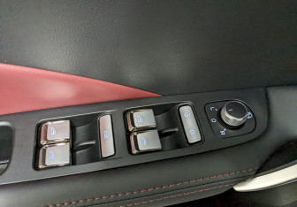 Подержанный автомобиль Geely Coolray 2023 года (12 фото)