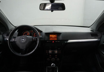 Подержанный автомобиль Opel Astra Hatchback 2007 года (9 фото)
