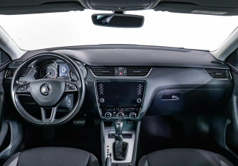 Подержанный автомобиль Skoda Octavia Wagon 2018 года (9 фото)