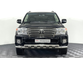 Подержанный автомобиль Toyota Land Cruiser Suv 2014 года (2 фото)