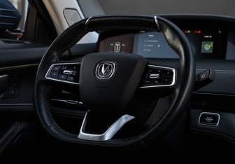 Подержанный автомобиль Changan UNI-K 2023 года (13 фото)