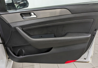 Подержанный автомобиль Hyundai Sonata 2018 года (17 фото)