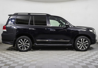 Подержанный автомобиль Toyota Land Cruiser Suv 2018 года (4 фото)
