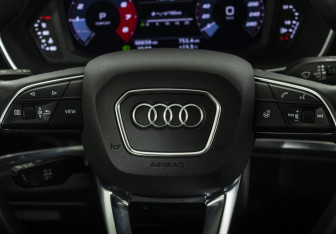 Подержанный автомобиль Audi Q3 2020 года (12 фото)