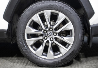 Подержанный автомобиль Toyota RAV4 2019 года (22 фото)