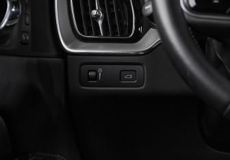 Подержанный автомобиль Volvo XC60 2020 года (10 фото)