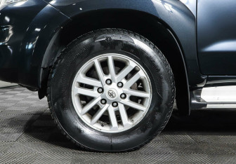 Подержанный автомобиль Toyota Hilux 2013 года (6 фото)