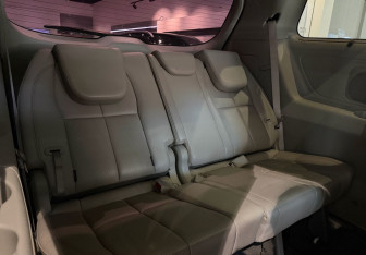 Подержанный автомобиль Kia Carnival 2017 года (12 фото)
