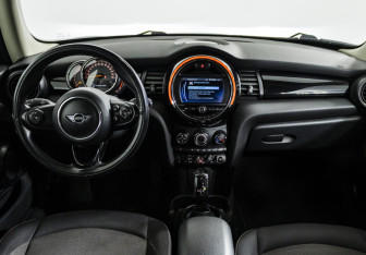 Подержанный автомобиль MINI Hatch 2018 года (13 фото)