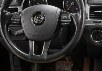 Подержанный автомобиль Volkswagen Touareg 2014 года (15 фото)