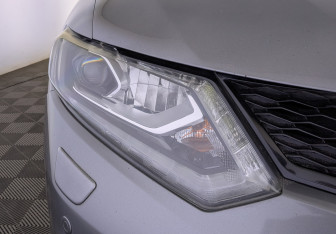 Подержанный автомобиль Nissan X-Trail 2015 года (11 фото)