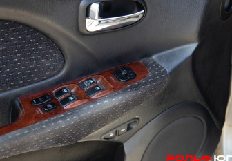 Подержанный автомобиль Hyundai Sonata 2007 года (13 фото)