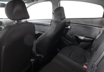 Подержанный автомобиль Kia Rio Sedan 2016 года (12 фото)