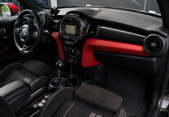 Подержанный автомобиль MINI Hatch 2016 года (7 фото)