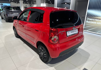 Подержанный автомобиль Kia Picanto 2010 года (6 фото)