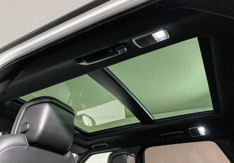 Подержанный автомобиль Land Rover Range Rover Sport 2018 года (18 фото)