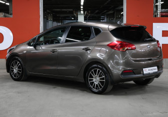 Подержанный автомобиль Kia Ceed Hatchback 2015 года (7 фото)
