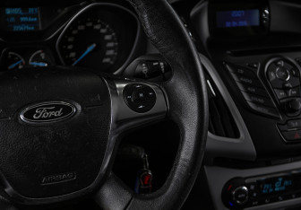 Подержанный автомобиль Ford Focus Hatchback 2012 года (12 фото)