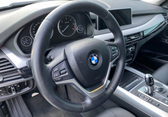Подержанный автомобиль BMW X5 2017 года (14 фото)