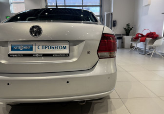 Подержанный автомобиль Volkswagen Polo Sedan 2011 года (9 фото)