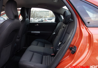 Подержанный автомобиль Volvo S40 2010 года (8 фото)