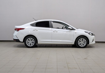 Подержанный автомобиль Hyundai Solaris Sedan 2021 года (21 фото)
