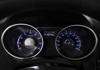 Подержанный автомобиль Hyundai ix35 2013 года (11 фото)