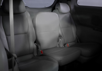 Подержанный автомобиль Kia Carnival 2016 года (21 фото)