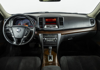 Подержанный автомобиль Nissan Teana 2011 года (10 фото)