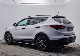 Подержанный автомобиль Hyundai Santa Fe 2013 года (3 фото)