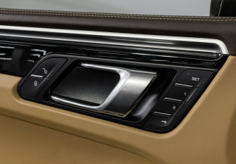 Подержанный автомобиль Porsche Macan 2017 года (17 фото)