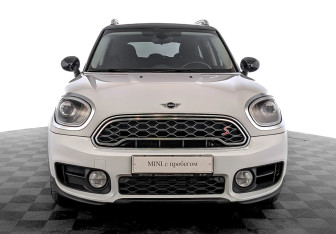 Подержанный автомобиль MINI Countryman 2018 года (2 фото)