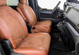 Подержанный автомобиль Peugeot Traveller 2018 года (23 фото)