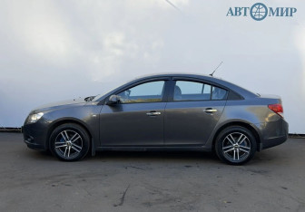 Подержанный автомобиль Chevrolet Cruze Sedan 2011 года (8 фото)