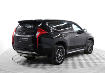 Подержанный автомобиль Mitsubishi Pajero Sport 2019 года (5 фото)