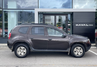 Подержанный автомобиль Renault Duster 2014 года (4 фото)