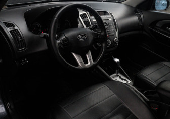 Подержанный автомобиль Kia Ceed Hatchback 2012 года (11 фото)