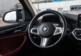Подержанный автомобиль BMW X3 2021 года (18 фото)
