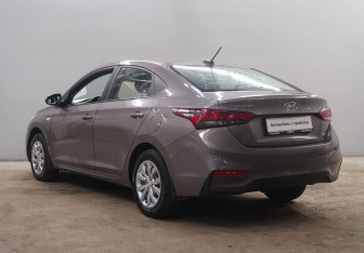 Подержанный автомобиль Hyundai Solaris Sedan 2017 года (7 фото)
