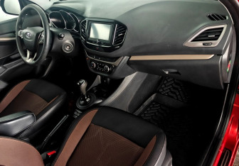 Подержанный автомобиль LADA (ВАЗ) Vesta Sedan 2016 года (11 фото)