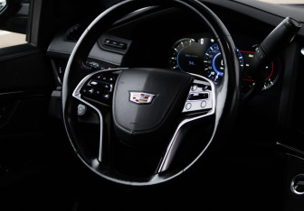 Подержанный автомобиль Cadillac Escalade Suv 2016 года (15 фото)