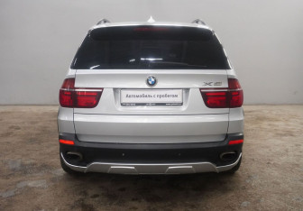Подержанный автомобиль BMW X5 2007 года (6 фото)