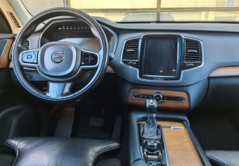 Подержанный автомобиль Volvo XC90 2018 года (18 фото)