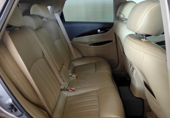 Подержанный автомобиль Infiniti EX 2012 года (11 фото)