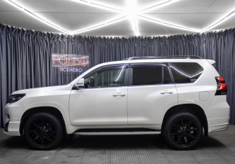 Подержанный автомобиль Toyota Land Cruiser Prado 2018 года (8 фото)