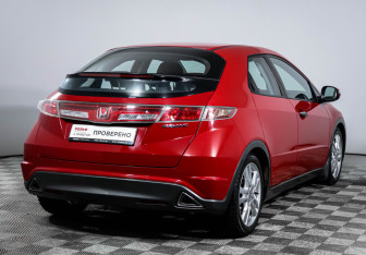 Подержанный автомобиль Honda Civic Hatchback 2011 года (5 фото)