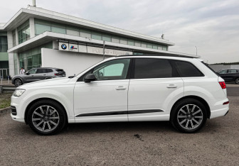 Подержанный автомобиль Audi Q7 2016 года (8 фото)