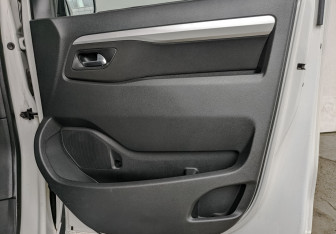 Подержанный автомобиль Citroen SpaceTourer 2020 года (23 фото)