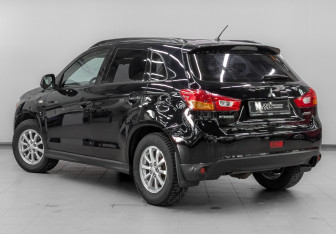 Подержанный автомобиль Mitsubishi ASX 2013 года (7 фото)